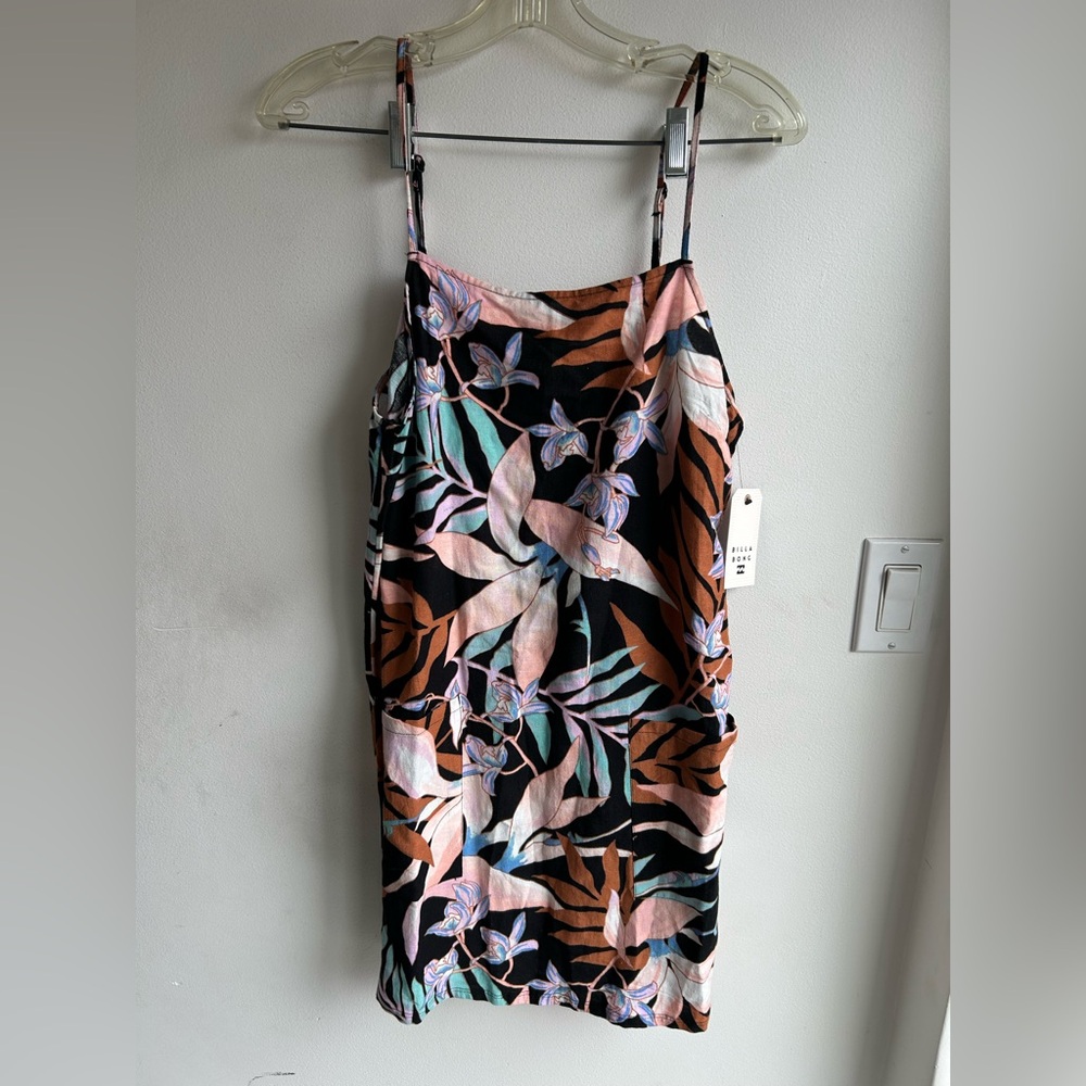 Billabong Floral Mini Dress. Tropical print. Women’s size large. New with tags!
